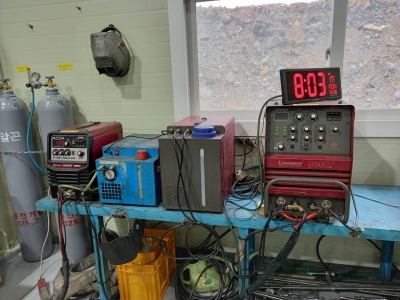 WELDING MACHINE